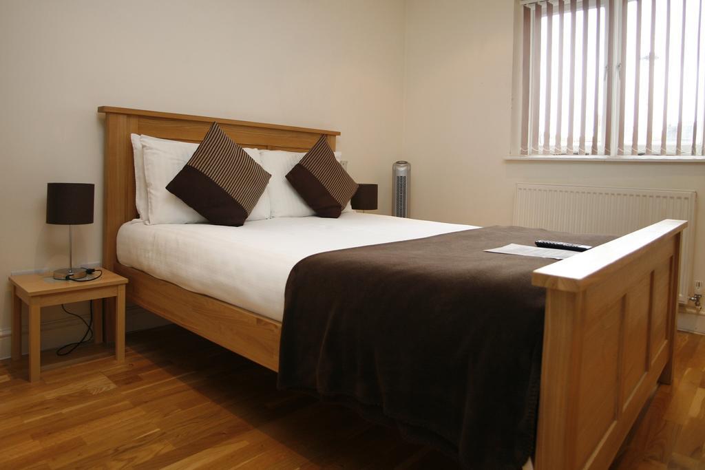 Topps - Brighton Hotel