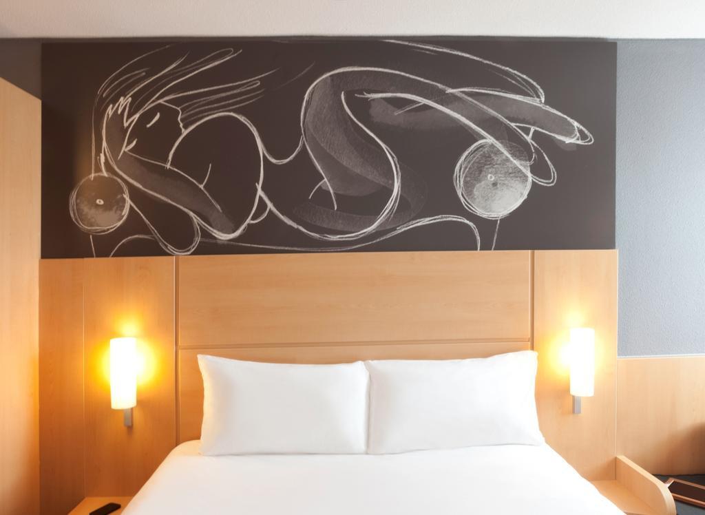 Hotel Ibis Centre - Station 3*