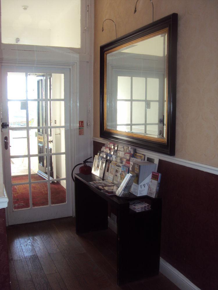 Cecil House Hotel 2*