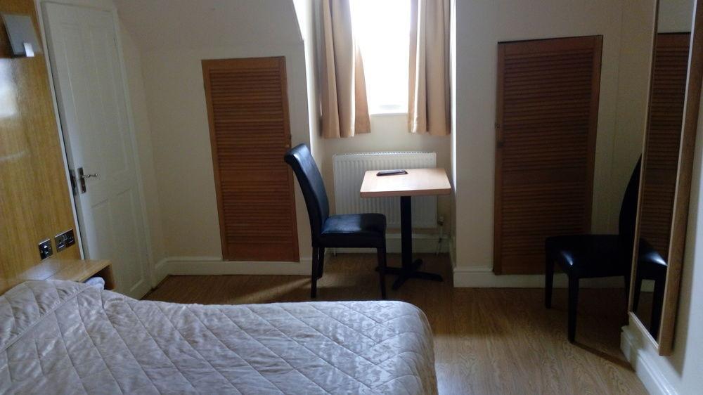 Sea View Hostel *
