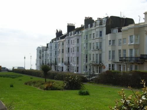 Square Townhouse 4*