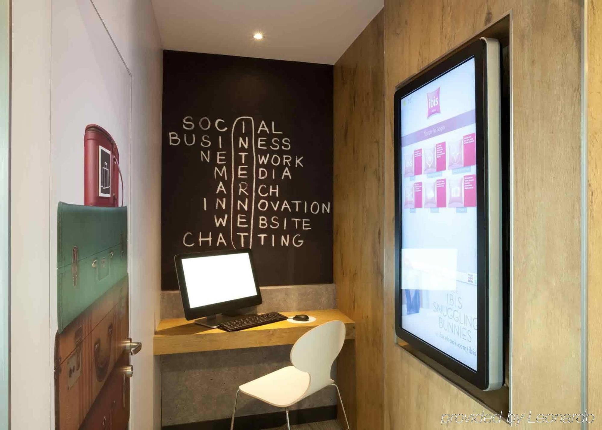 Ibis Centre - Station 3*