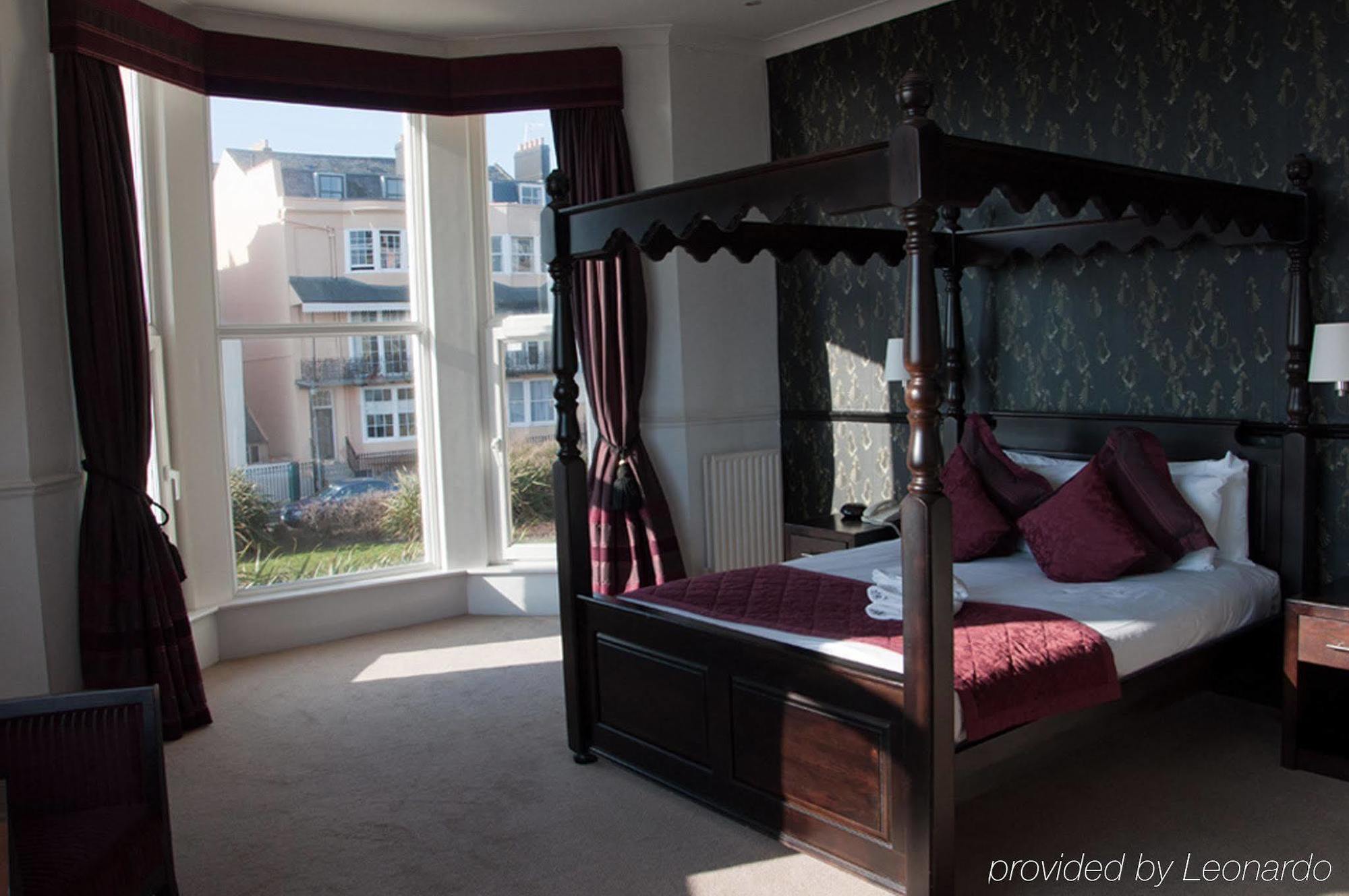 Hotel The 3*