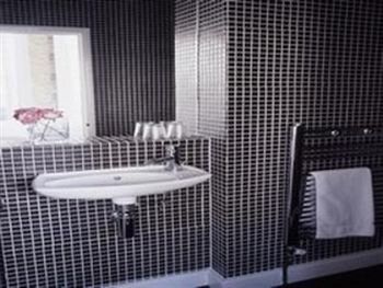 The Neo - Hotel