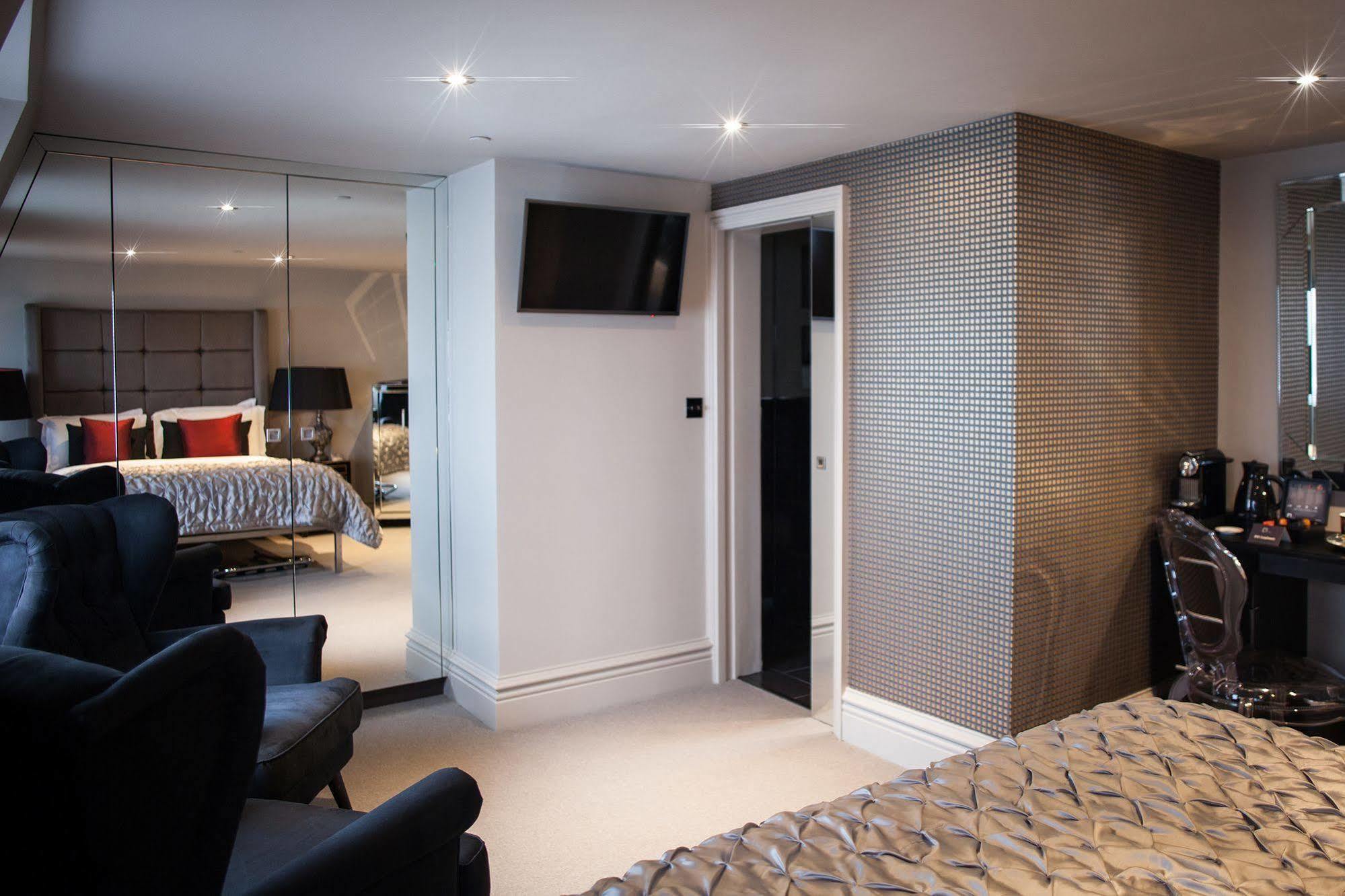 Square Townhouse Hotel