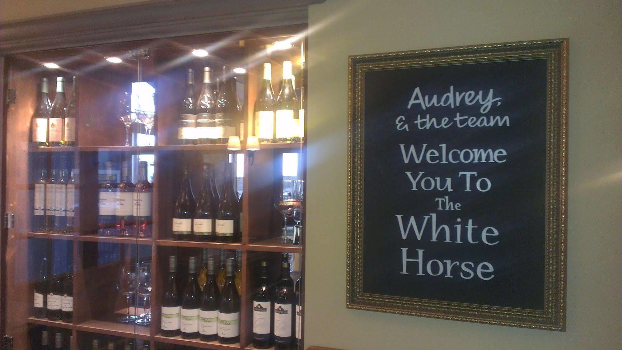 The White Horses By Everly Collection Hotel
