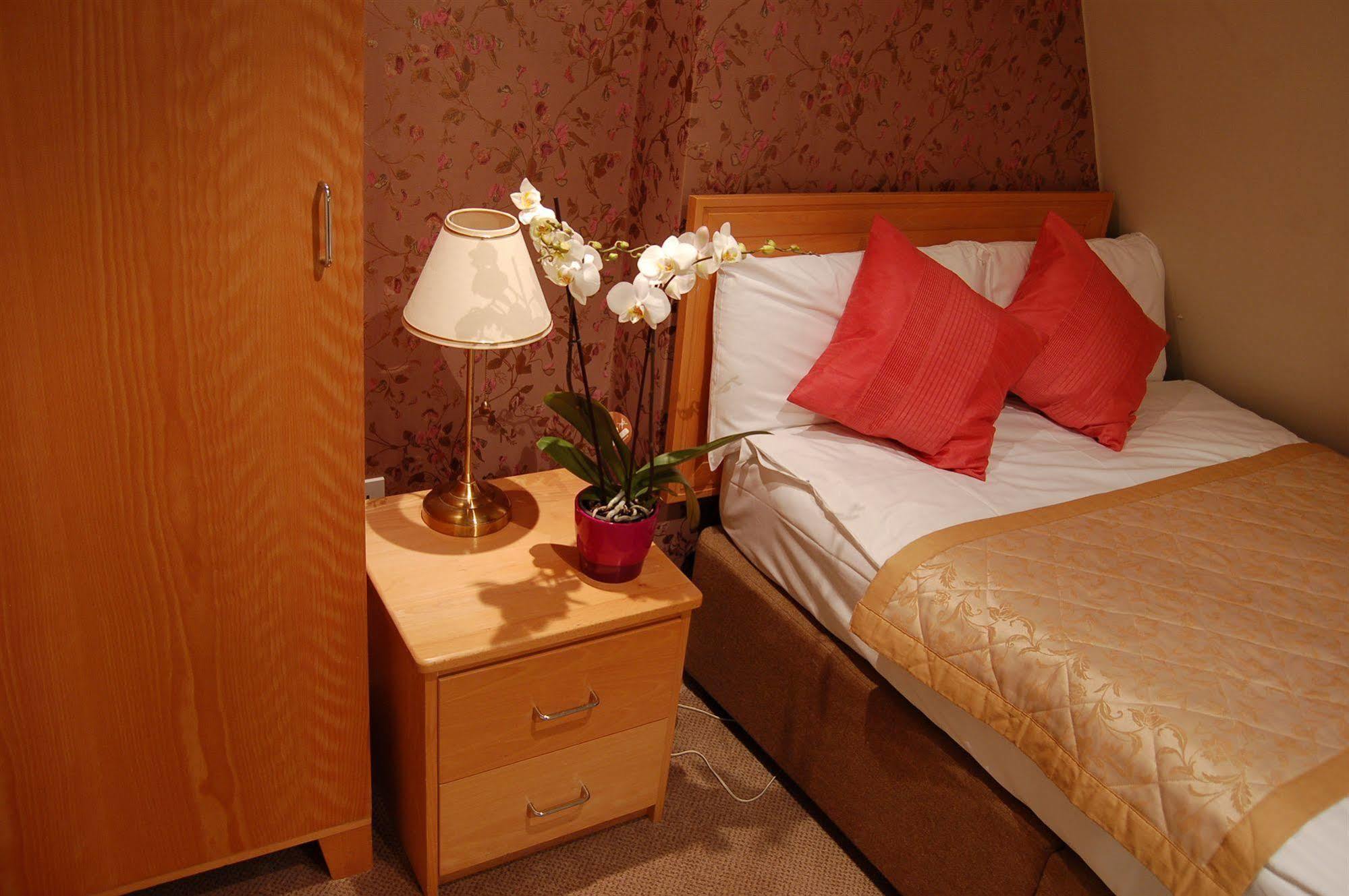 Hotel The 3*