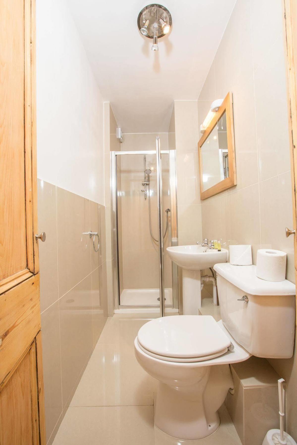 Cecil House Hotel 2*