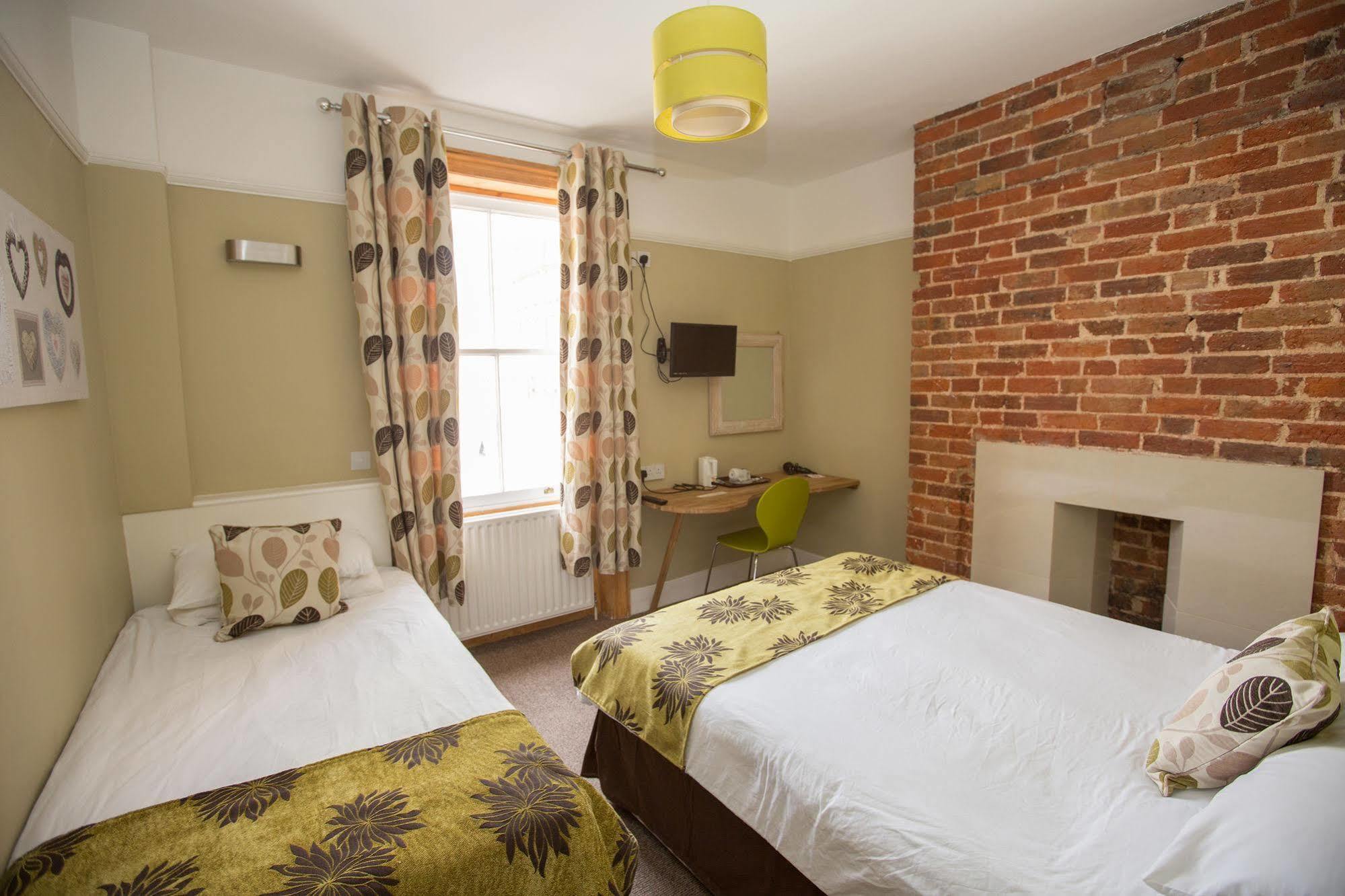 Cecil House Hotel