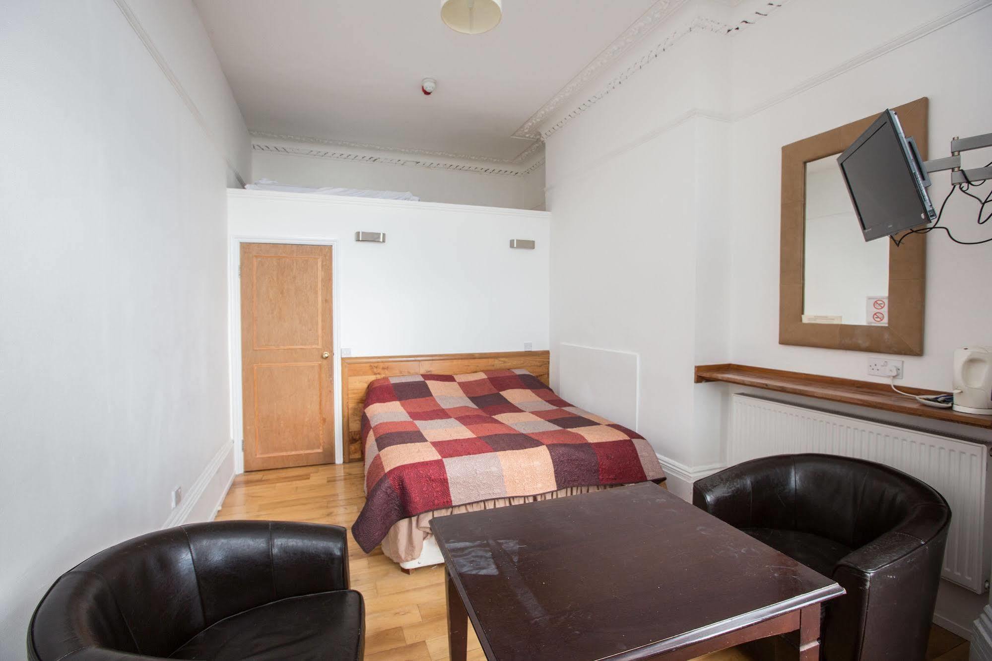 Hotel Cecil House 2*