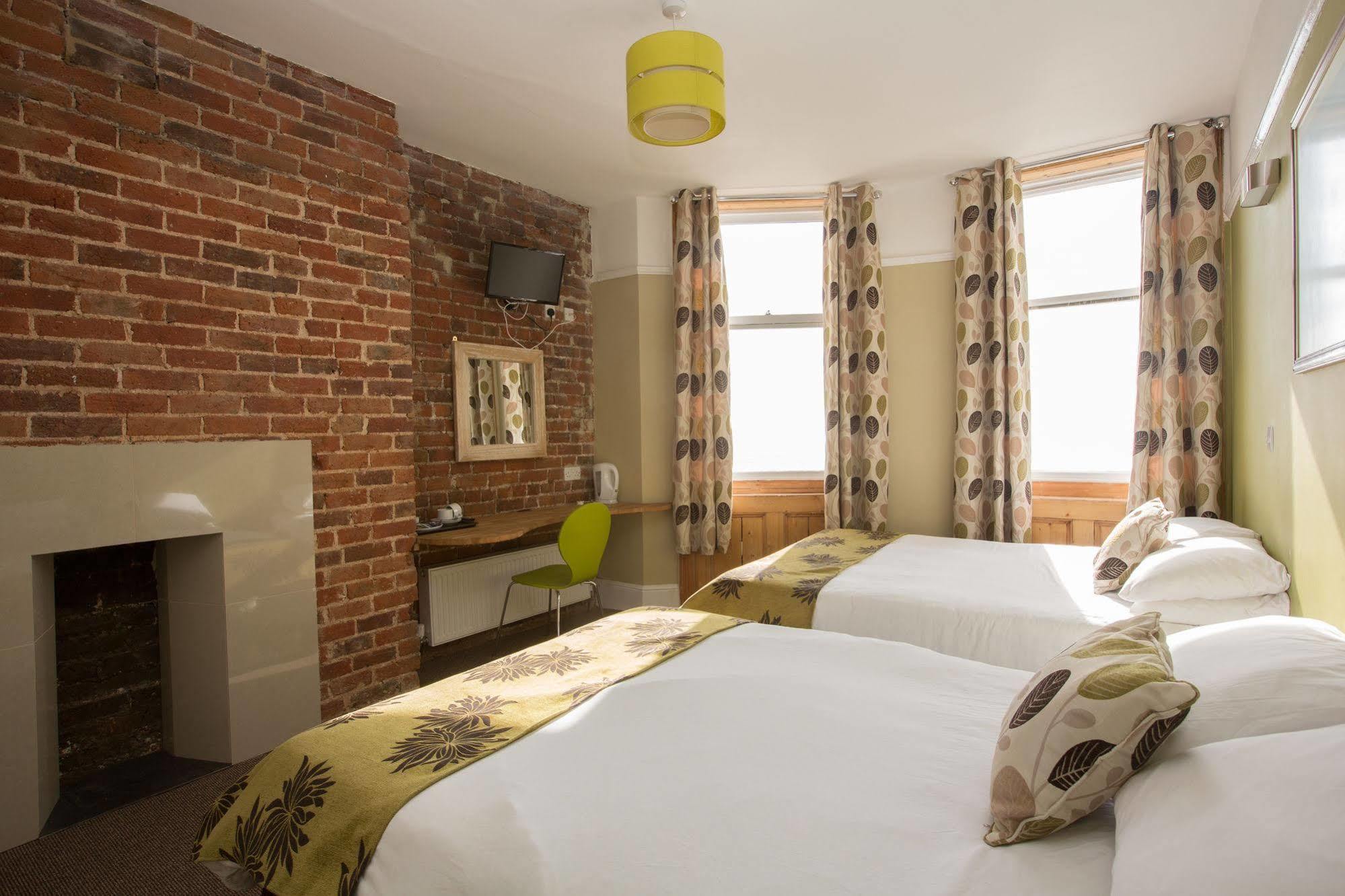 Cecil House Hotel 2*