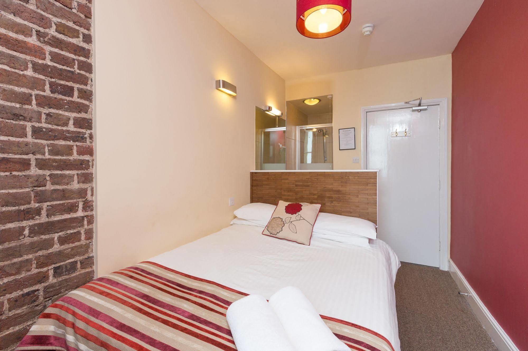 Hotel Cecil House 2*