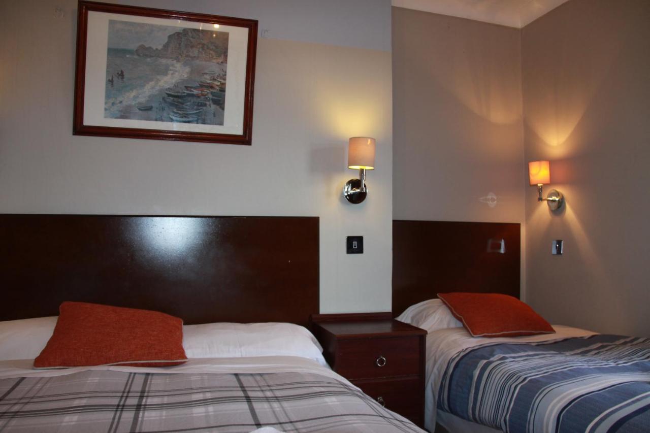 Ambassador Hotel 3*