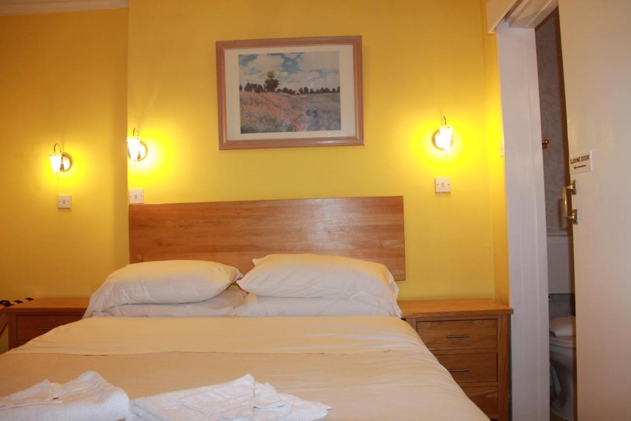 Ambassador Hotel 3*