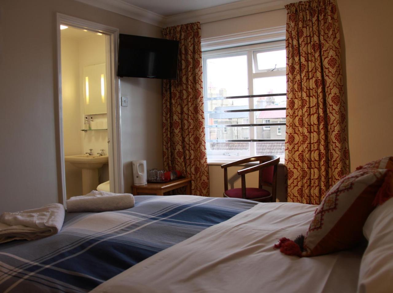 Ambassador Hotel 3*