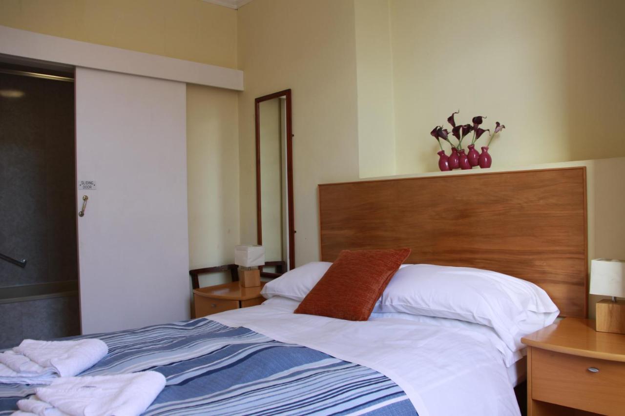 Ambassador Hotel 3*