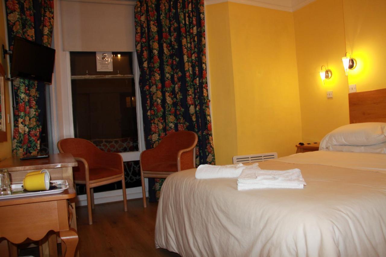 Ambassador Hotel 3*