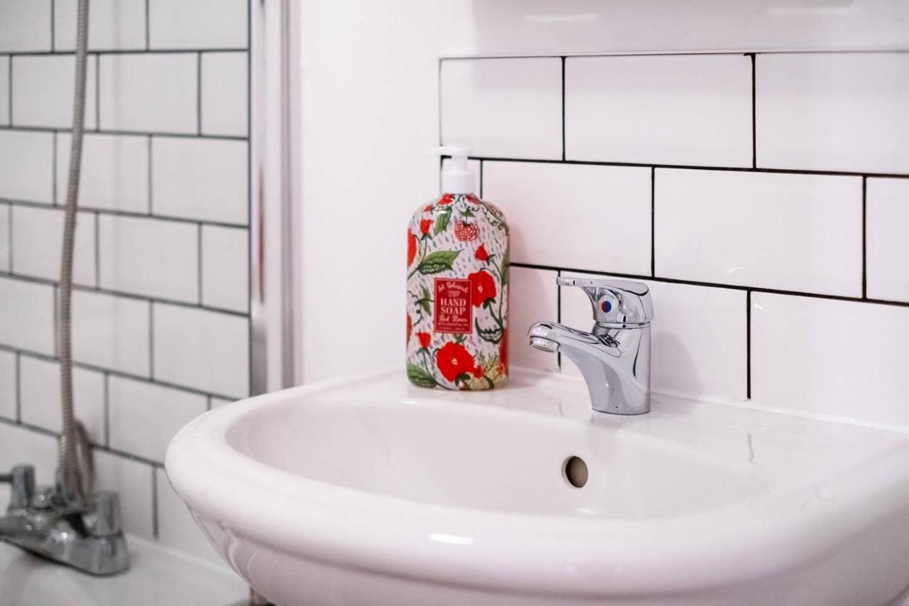 Bright And Modern 1 Bed Flat In Great Location *