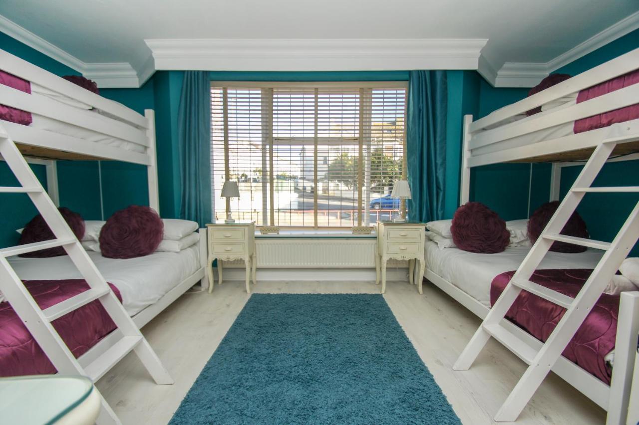 Little Paris - Parking - By Lets Holiday home *
