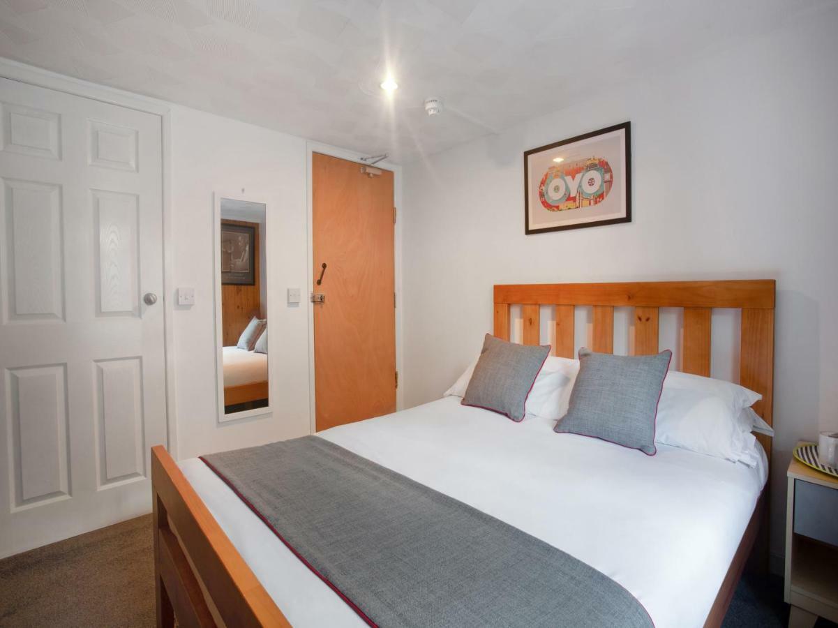 Oyo Avalon Lifestyle Bed & Breakfast