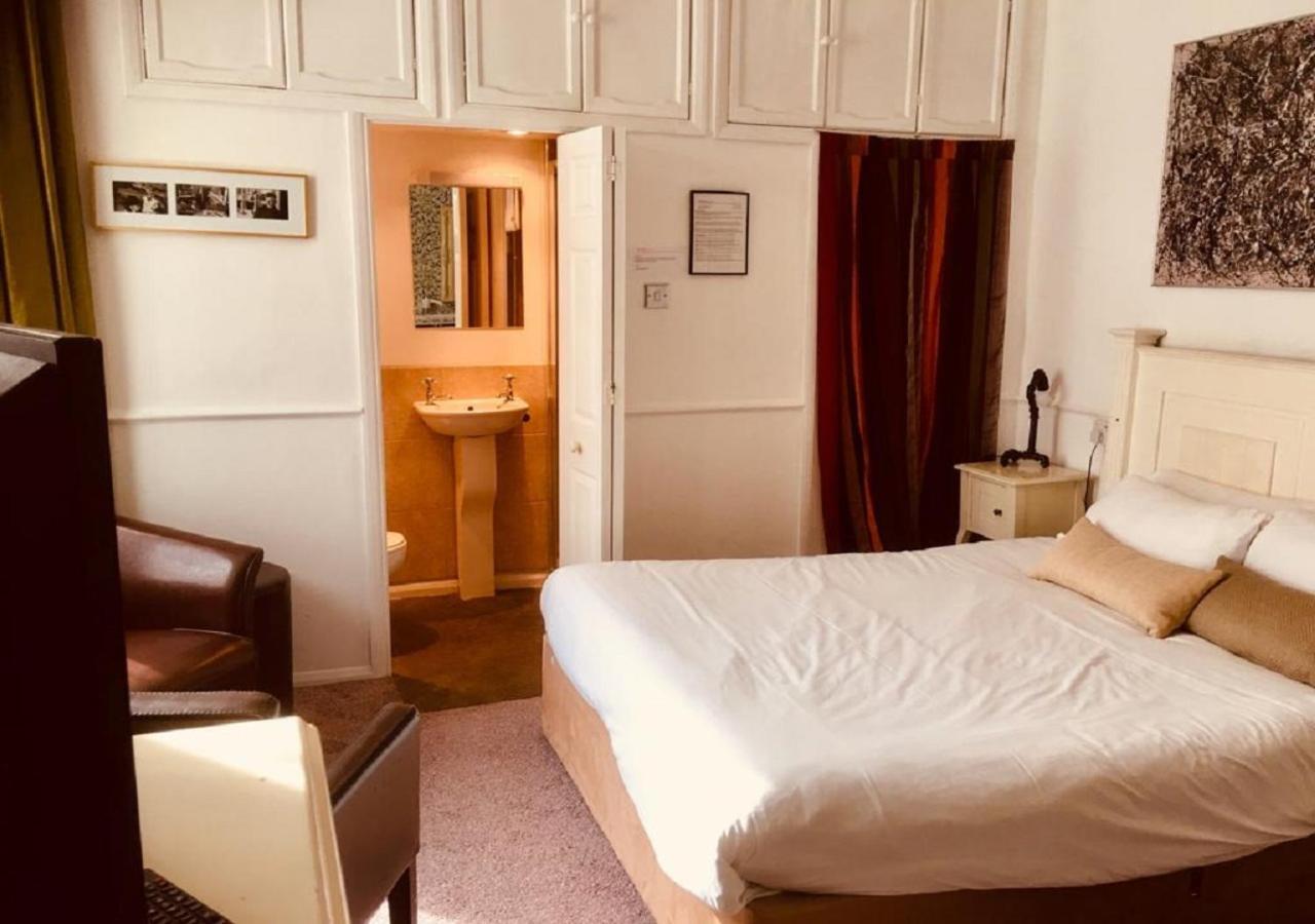 Hudsons Guest house 4*