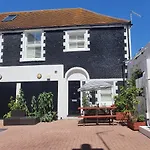 Waynes Place