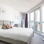 Sleek Modern Flat In The Centre Of The Town