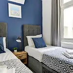 2 Bedroom Apartment - Queens Square Flat 1 Brighton