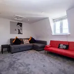 Large Central Brighton Townhouse Close To Pier