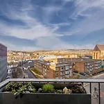 Brandnew - Executive Work And Travel Apartment Stroudley - 2 Min To Station