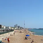 A Spacious 1 Bedroom Brighton Gem