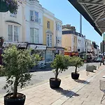 A Spacious 1 Bedroom Brighton Gem
