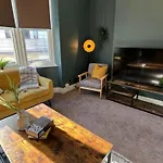 Three Bedroom Flat Next Brighton Lanes I Beach And Shopping Center I Sleep 9
