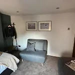 Three Bedroom Flat Next Brighton Lanes I Beach And Shopping Center I Sleep 9