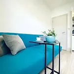 Apt 05 Stylish Studio Steps From Sea, Bars & Promenade