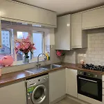 Brighton New Apartment Free Parking Sleeps 6