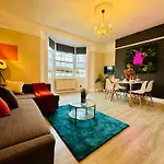 Central 2 Bedroom Flat Next To Brighton Beach & Churchill Square