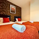 Central 2 Bedroom Flat Next To Brighton Beach & Churchill Square