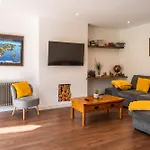 Tu Casa Brighton , A Beautiful & Peaceful 4 Bedroom House With Garden, Bbq Area , Ev & Parking