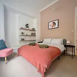 Quaint Apartment In Central Brighton - Sleeps 2 To 6