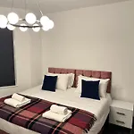 Nombre18 In The Lanes - Two Apartments In One - Large 5 Bed 4 Bath - Sleeps 12