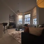 Quaint Apartment In Central Brighton - Sleeps 2 To 6