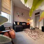 Quaint Apartment In Central Brighton - Sleeps 2 To 6