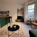 Quaint Apartment In Central Brighton - Sleeps 2 To 6