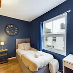 Pool Table Brighton 4 Bed Flat For 6 Guests Long Term Stays