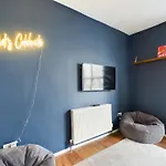 Pool Table Brighton 4 Bed Flat For 6 Guests Long Term Stays