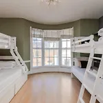 Stunning 5 Bed Home In Kemptown With Patio Space