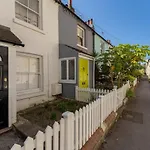 Host & Stay - The Navy At Frederick Gardens