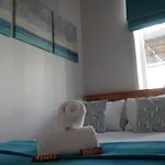 Seaside Balcony Apartment - Reduced Rates - Scaffolding