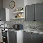 Seaside Balcony Apartment - Reduced Rates - Scaffolding